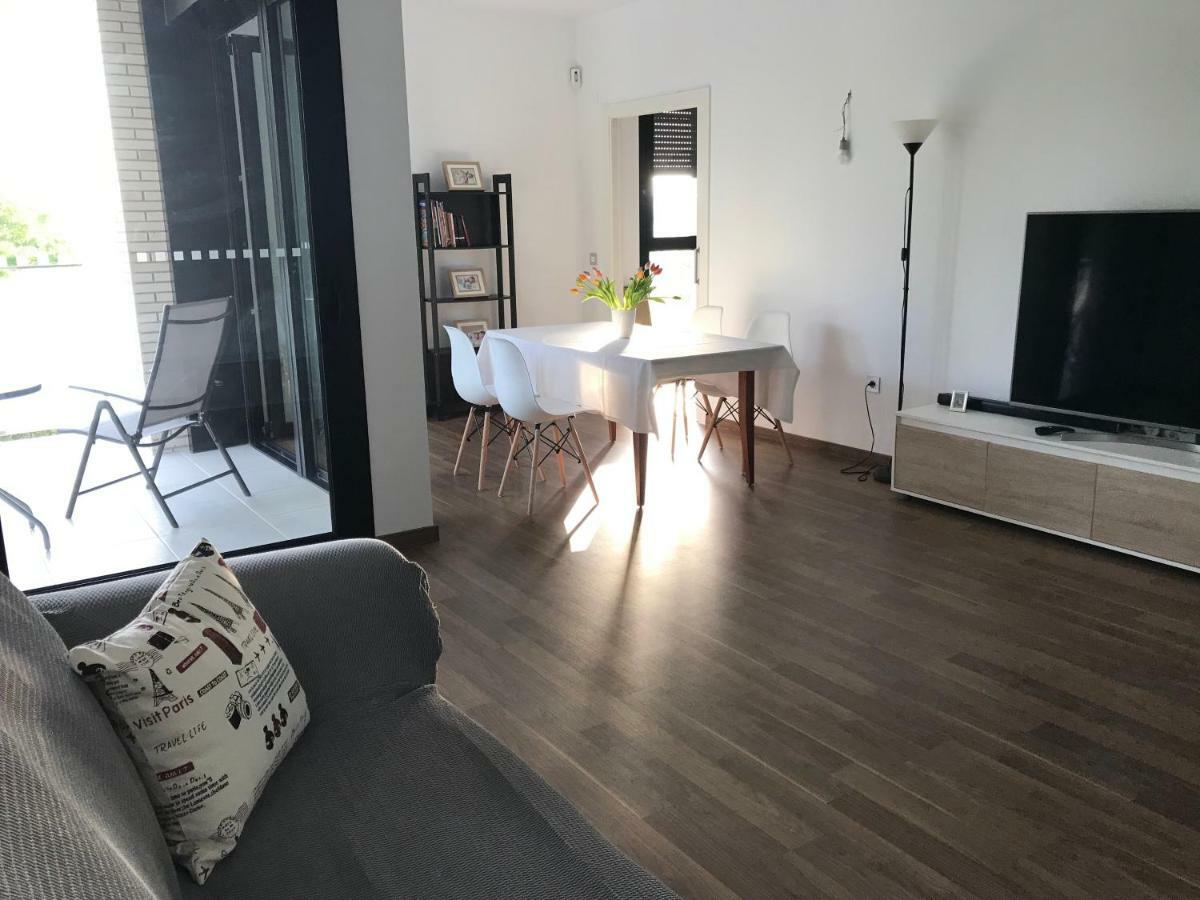 Casals Apartment ซาลอว์ ภายนอก รูปภาพ